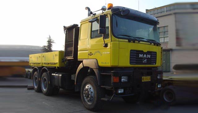 德國MAN6X6牽引車，牽引能力250噸，現(xiàn)有4輛