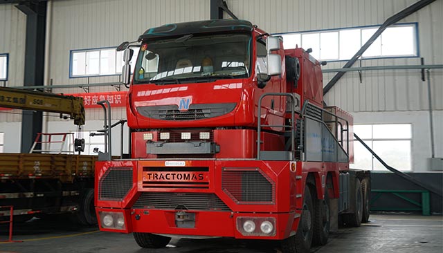 法國進(jìn)口8X8尼古拉重型牽引車，牽引能力1000噸